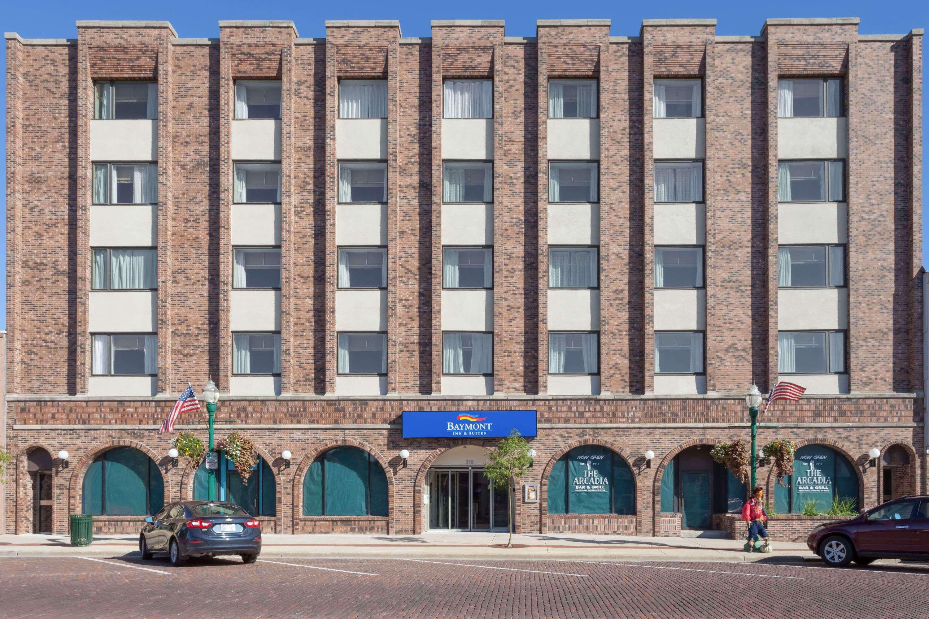 Vista Exterior Baymont by Wyndham Delavan Near Lake Geneva