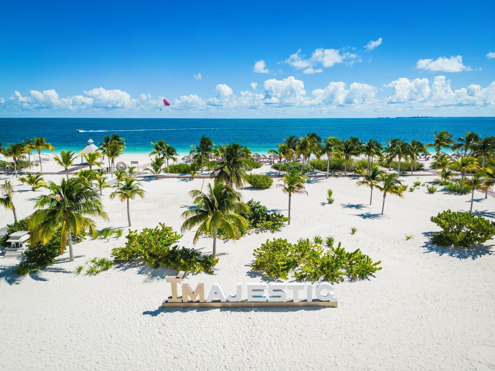 Vista Exterior Majestic Mirage Costa Mujeres, All Suite Resort - All Inclusive