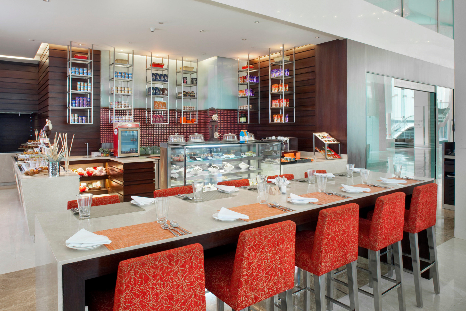Restaurant Holiday Inn Mumbai International Airport by IHG