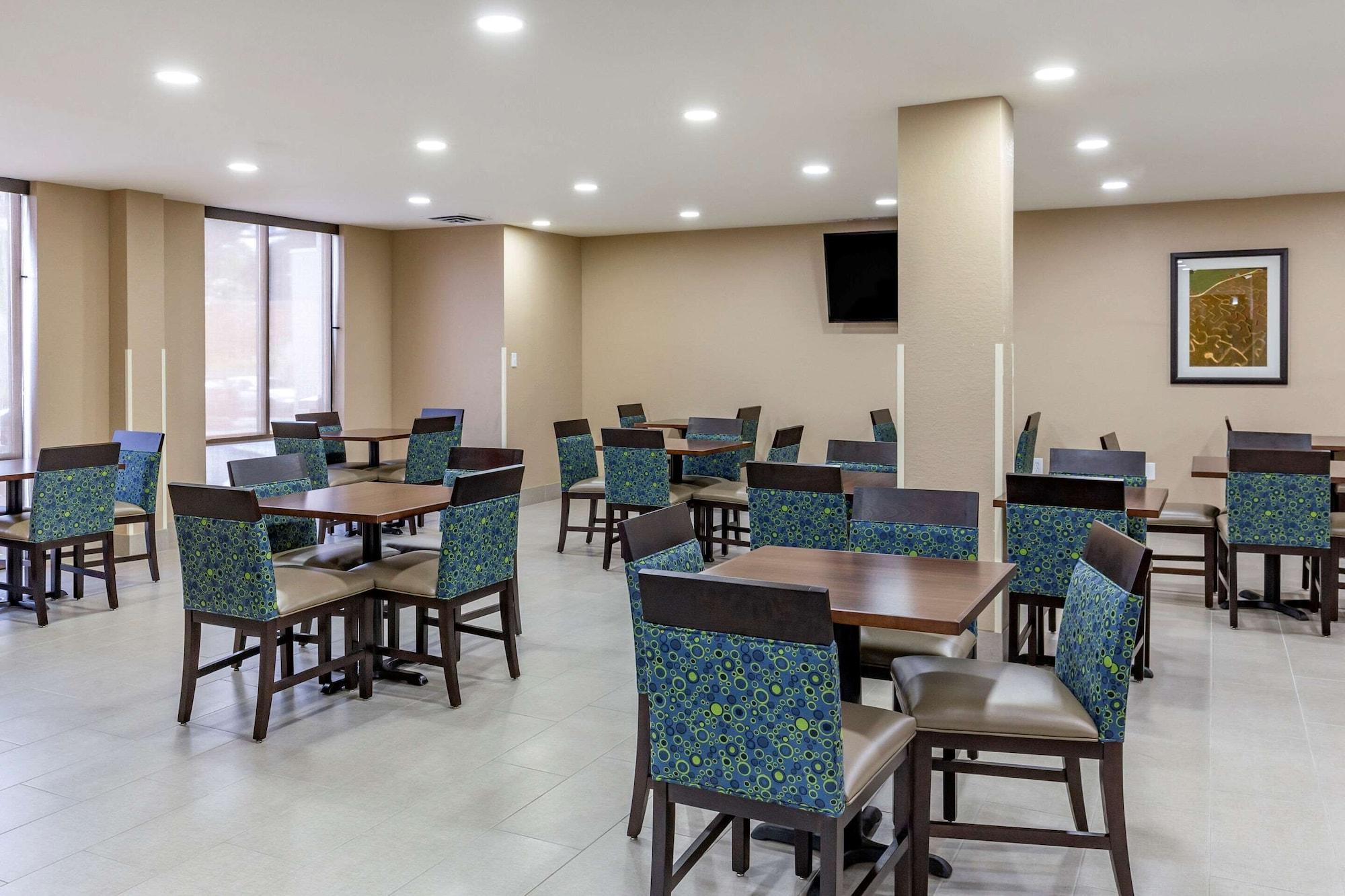 Restaurant Comfort Inn & Suites Spring Lake - Fayetteville near Fort Bragg