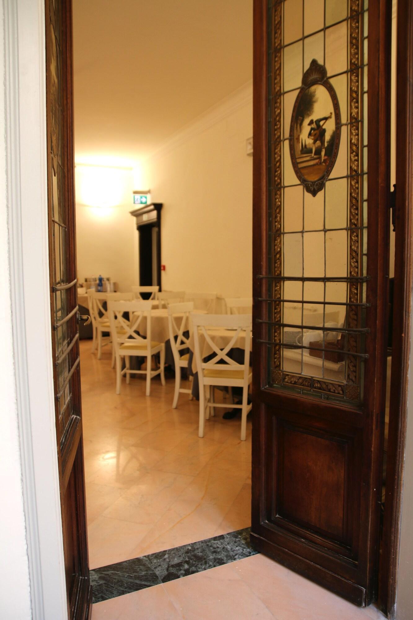 Bar/Salón Hotel Accademia