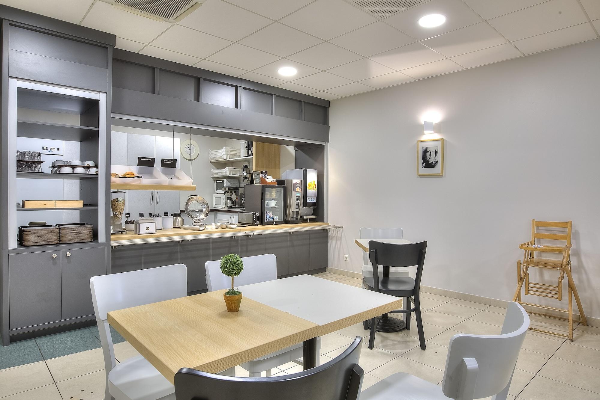 Restaurant B&B HOTEL Villeneuve-Loubet Village