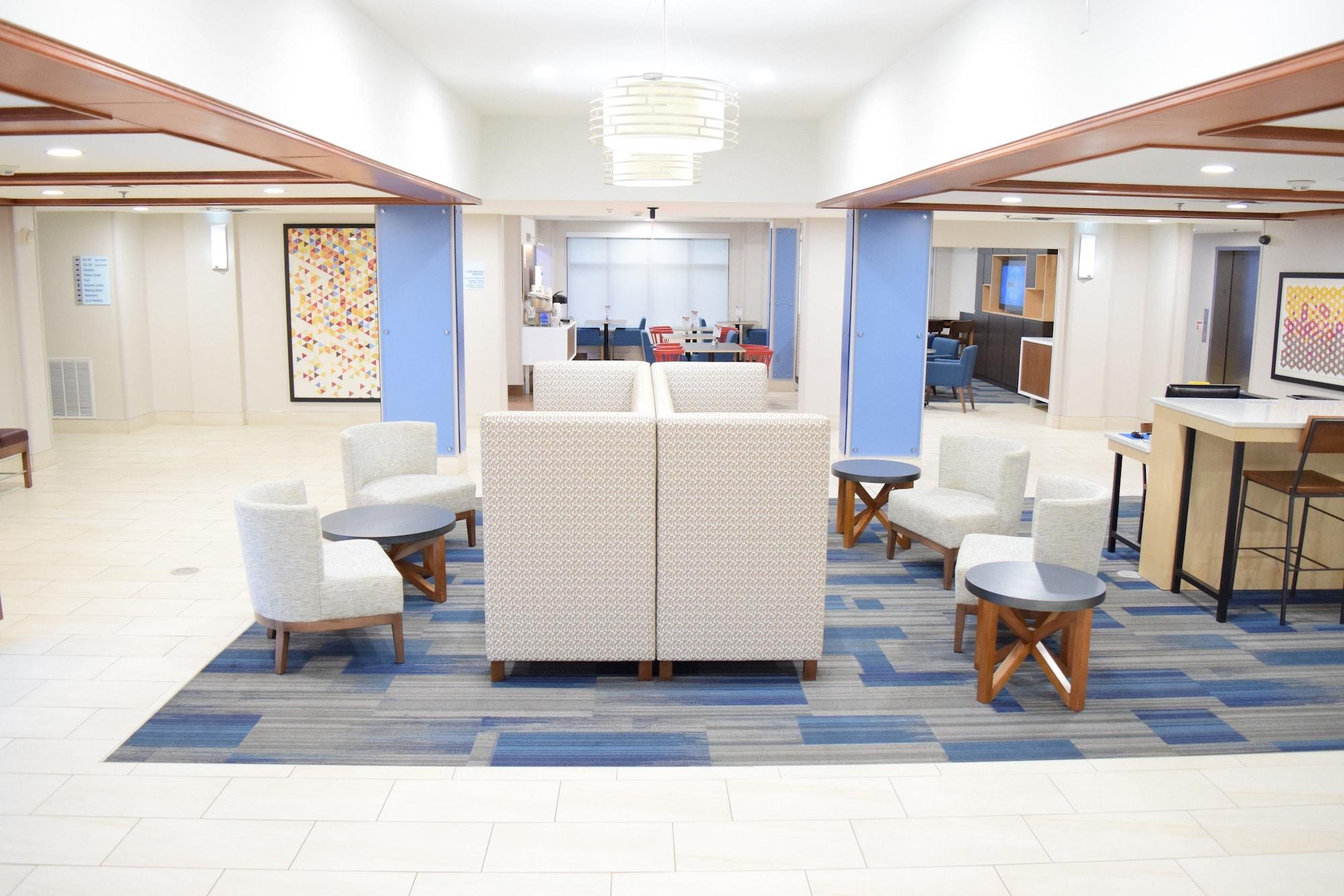 Vista Lobby Holiday Inn Express Hotel & Suites West I 10 by IHG
