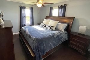 Alquiler Vacacional - Renovated 2 Bedroom with King Bed, Pets Welcome, Washer & Dryer