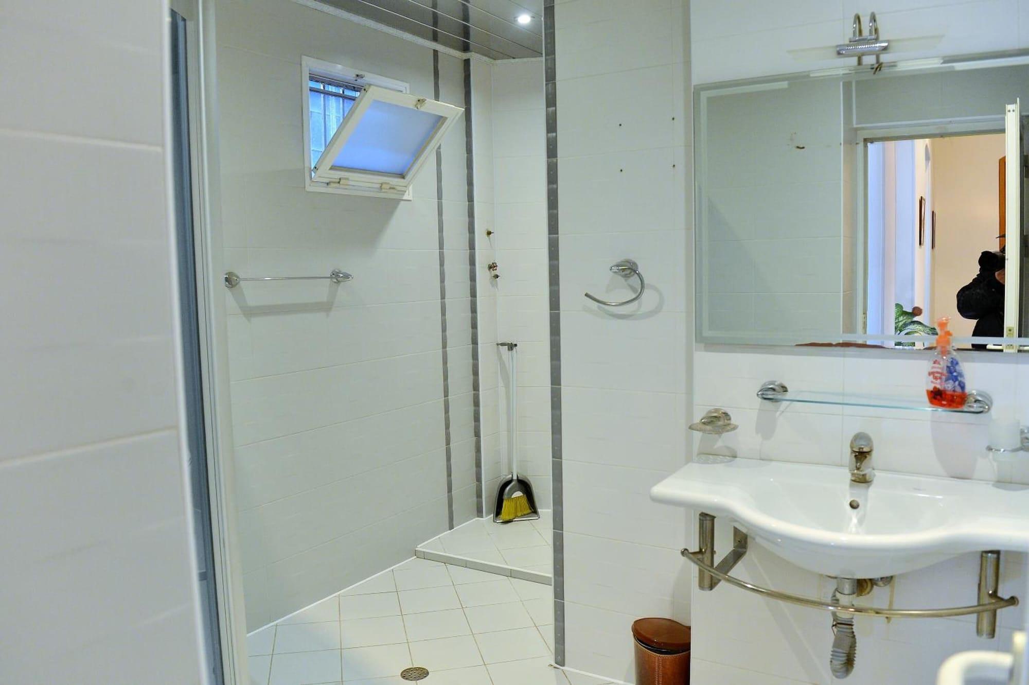 Equipamiento de Habitación Baku Home Hostel