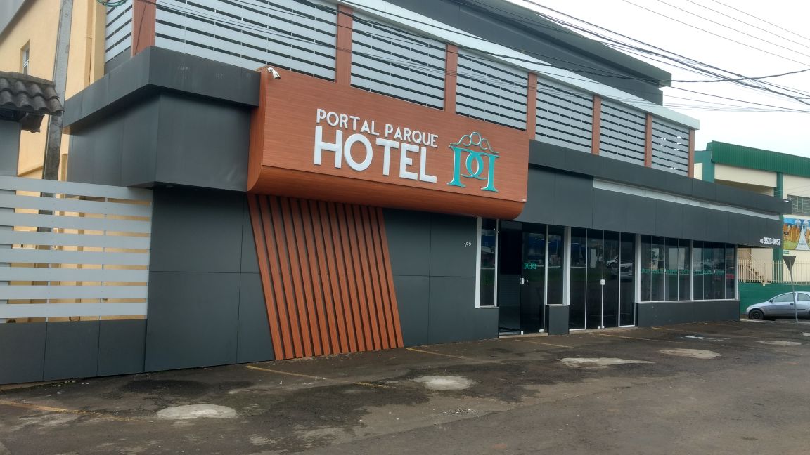 Vista Exterior Portal Parque Hotel