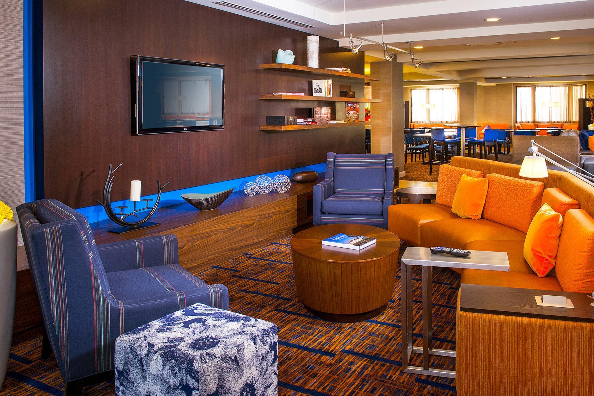 Vista Lobby Courtyard by Marriott Richmond Northwest