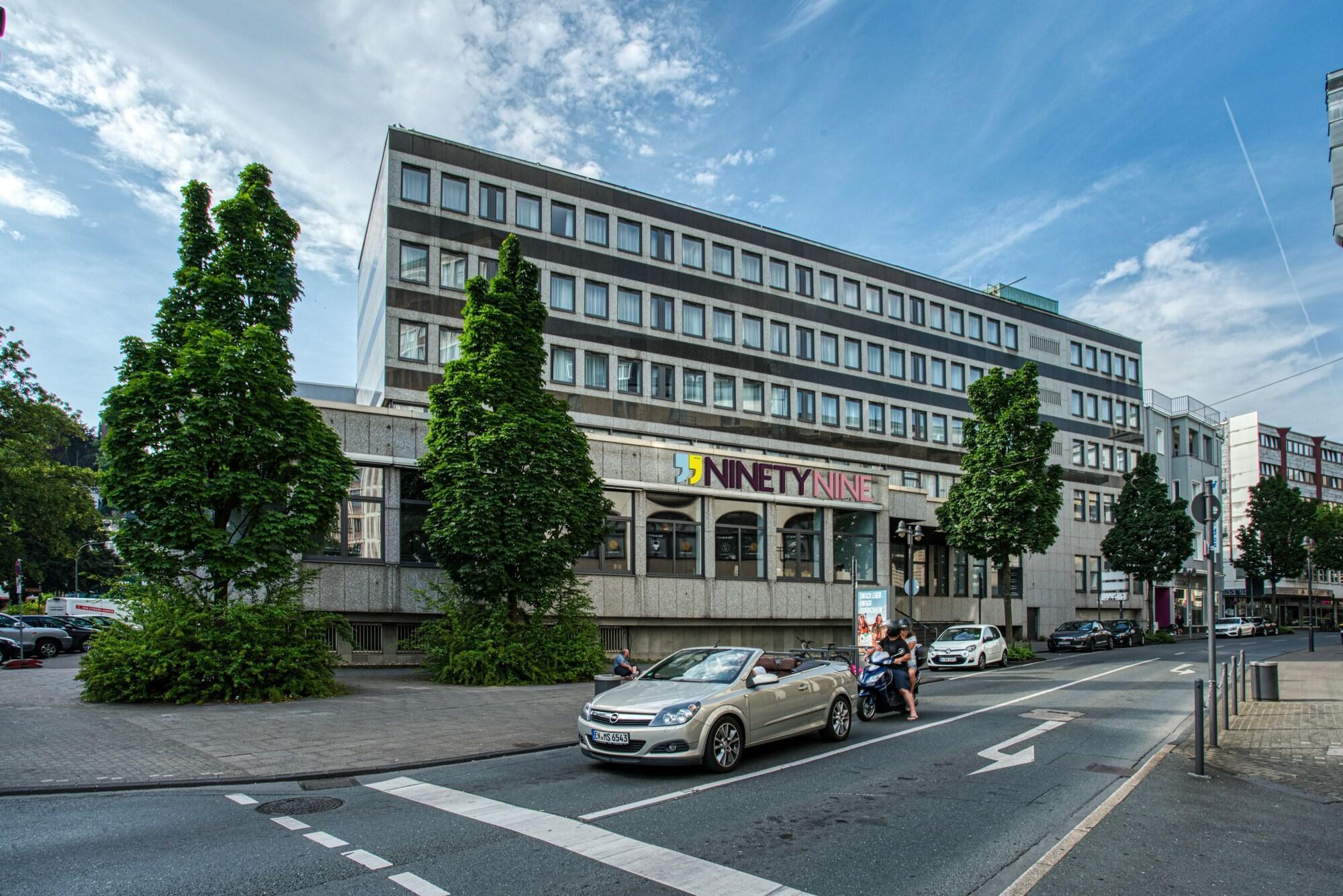 Vista Exterior Premier Inn Wuppertal City Centre