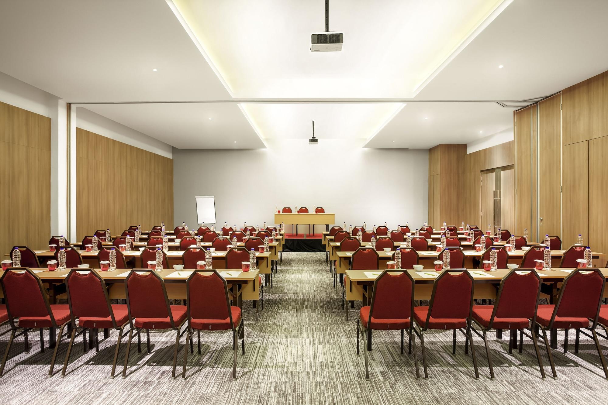 Sala de Reuniones ibis Makassar City Center