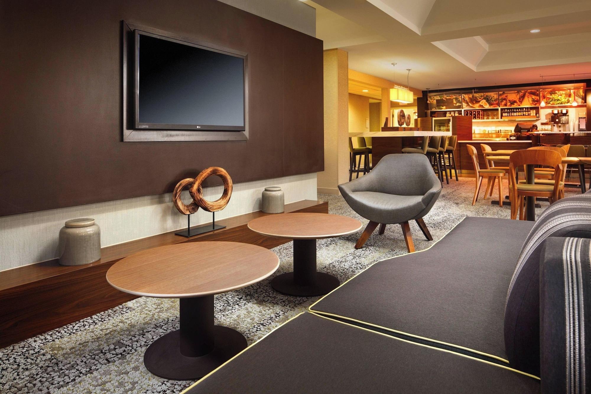 Vista Lobby Courtyard by Marriott Indianapolis at the Capitol
