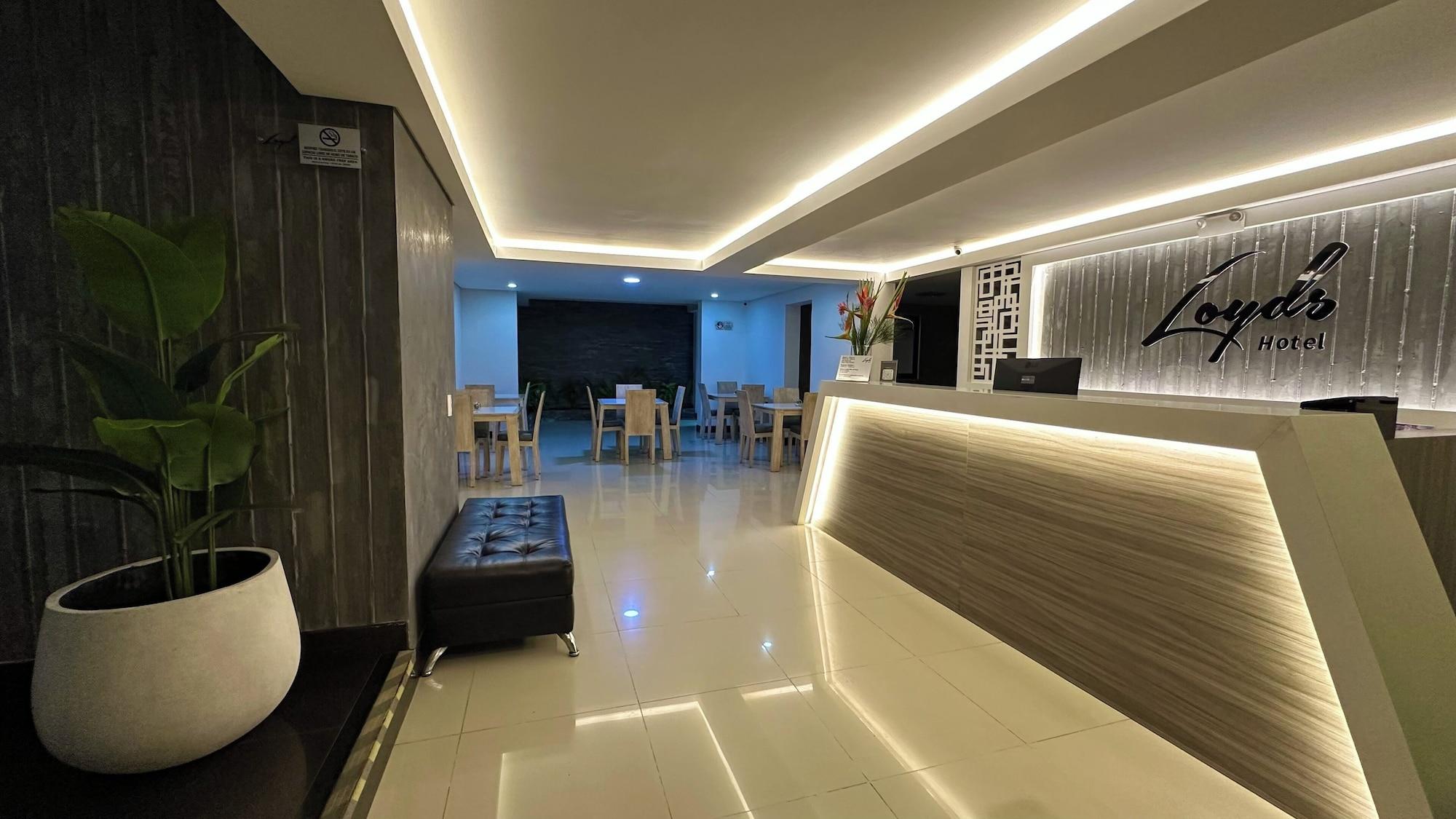 Vista Lobby Loyds Hotel