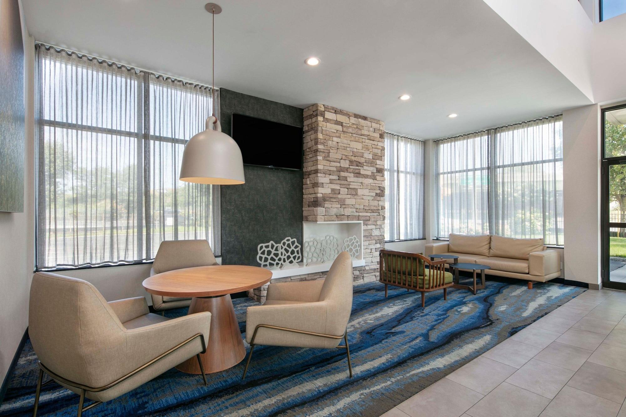 Vista Lobby Fairfield Inn by Marriott JFK Airport