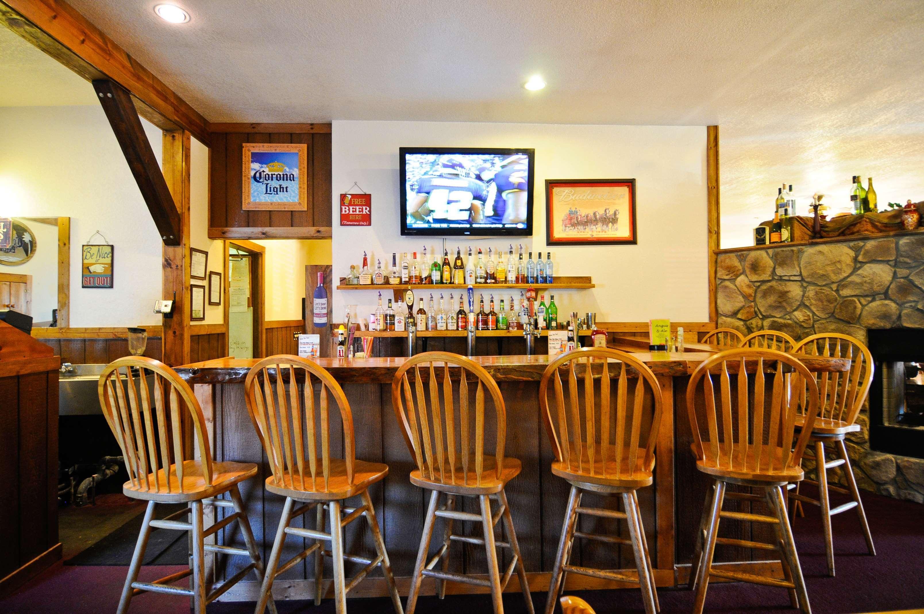 Bar/Salón SureStay Plus Hotel by Best Western Berkeley Springs