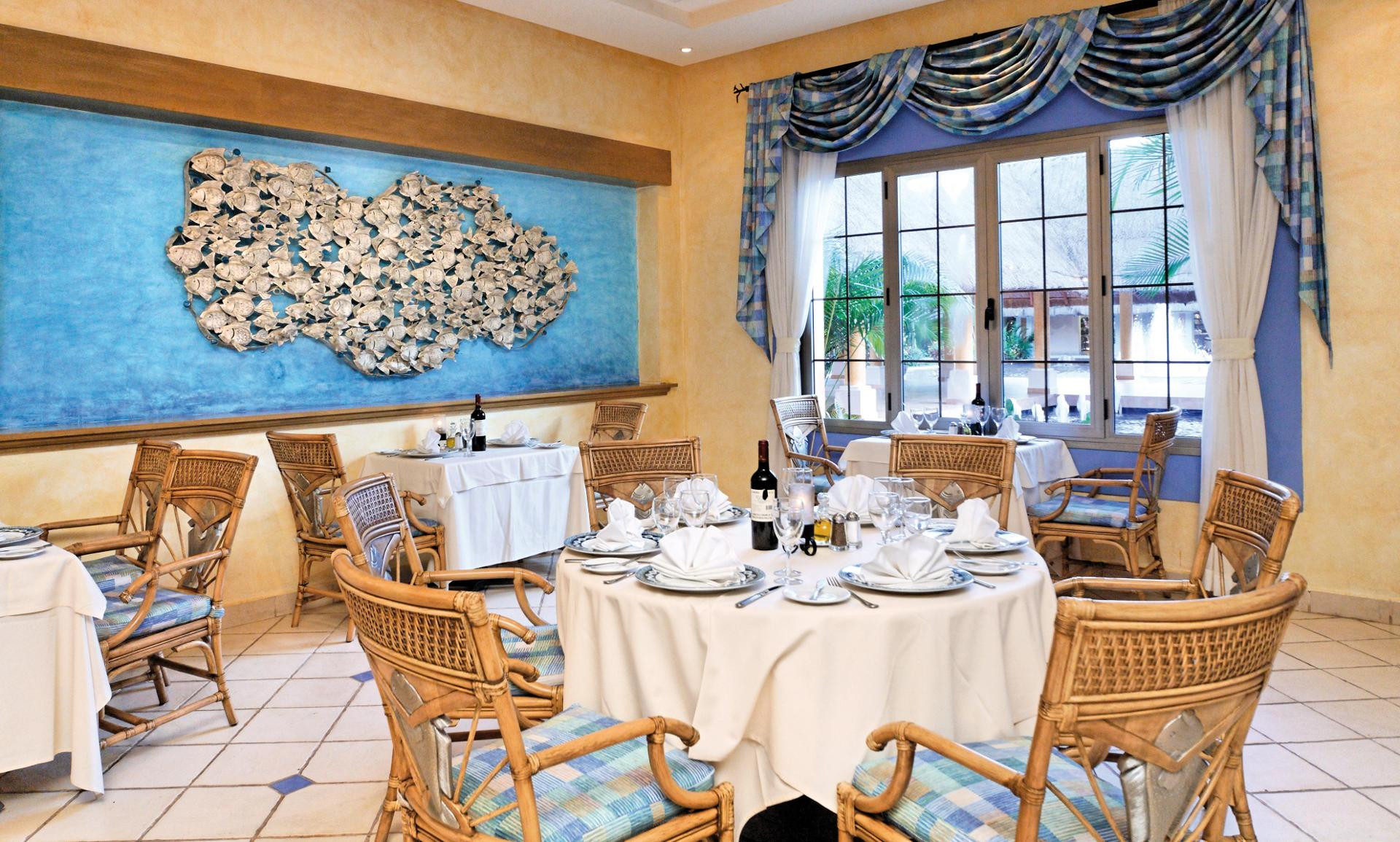 Restaurant Barceló Maya Colonial
