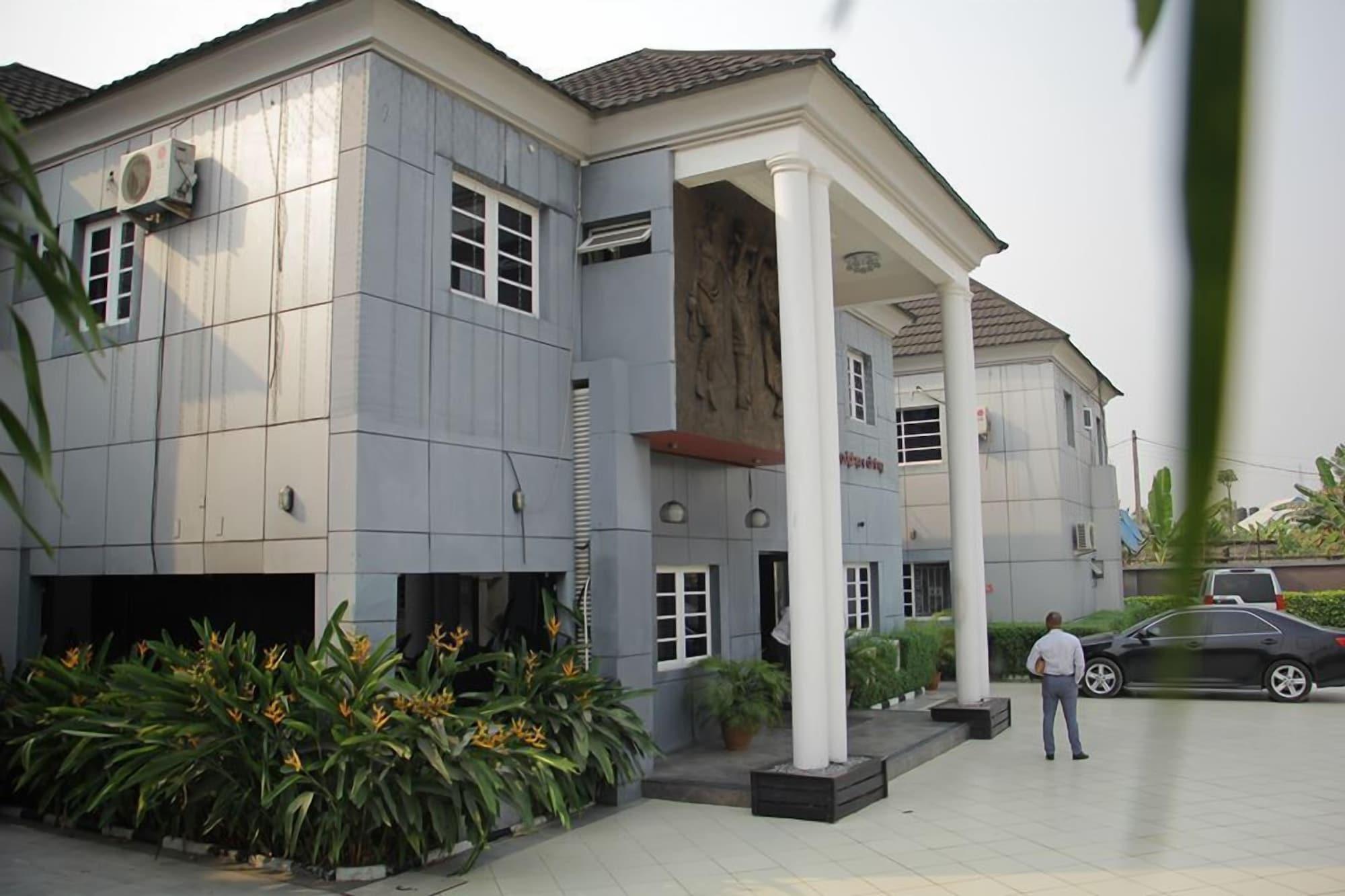 Varios Georgetown Residence