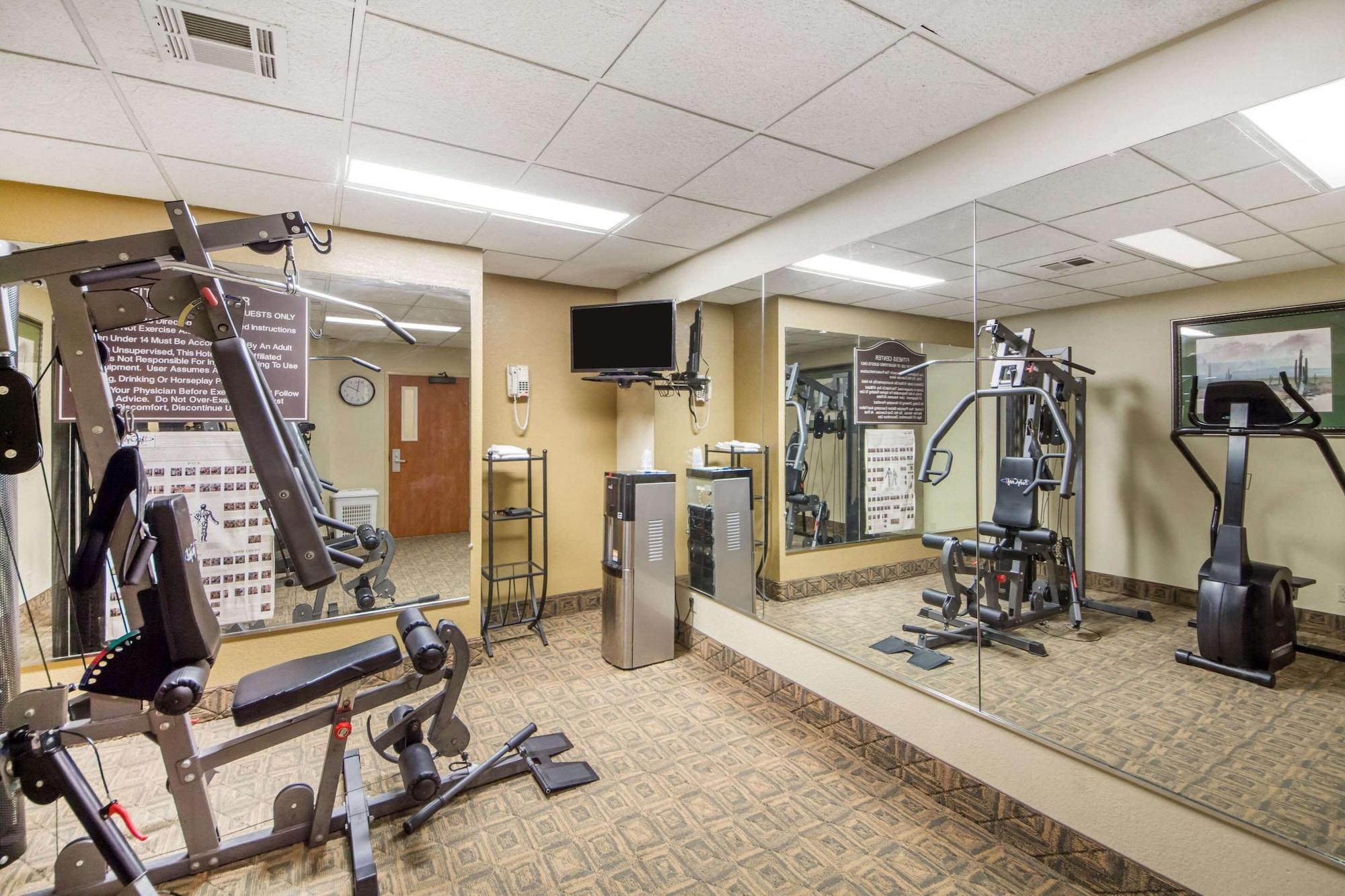 Gimnasio Quality Inn & Suites MidAmerica Industrial Park Area