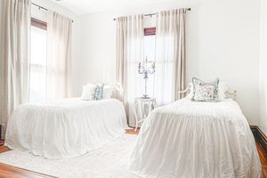 Alquiler Vacacional - Gilmore Manor. Luxury Group Stay. Prime downtown location. 5 Min to Cedar Point.