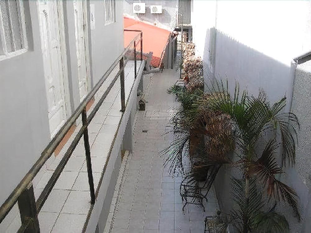 Vista Exterior Hostal Azteca Bolivia