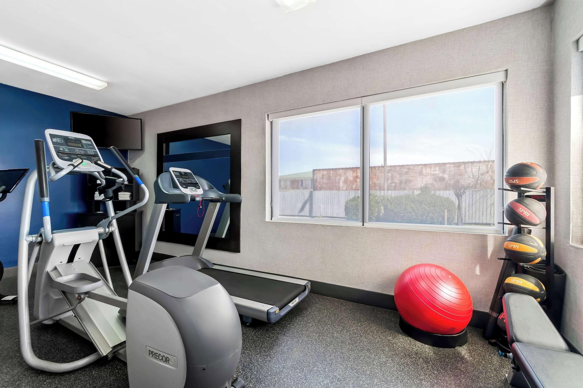 Gimnasio Hampton Inn Jonesboro