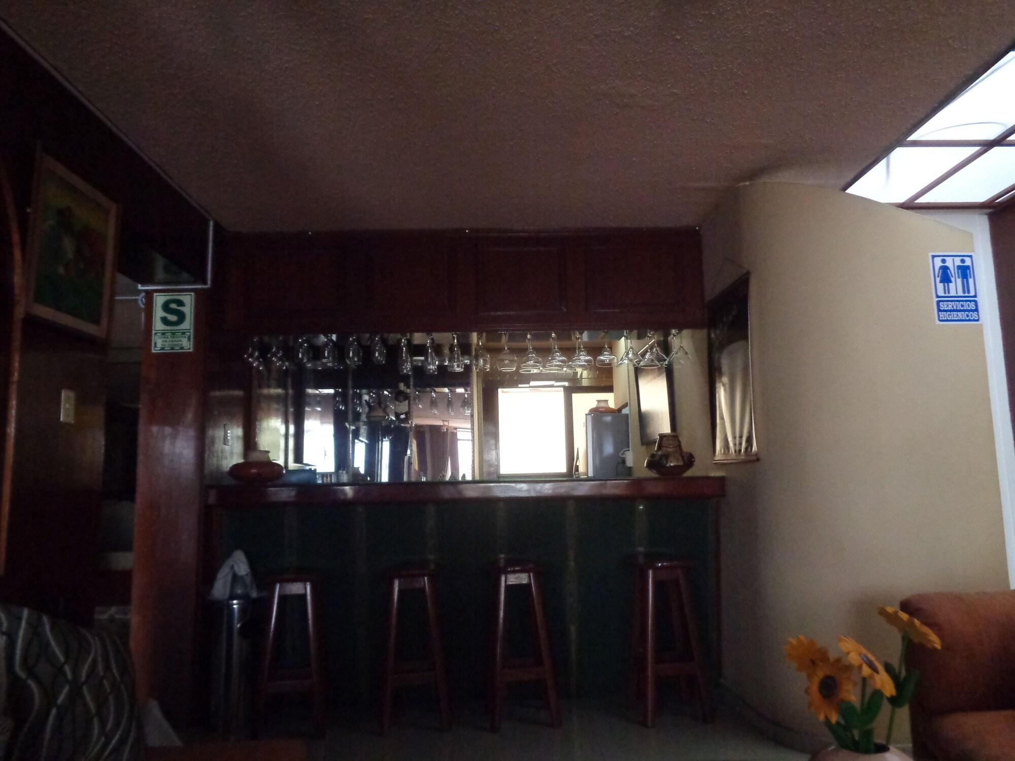 Bar/Salón Hotel Carmelo Lima