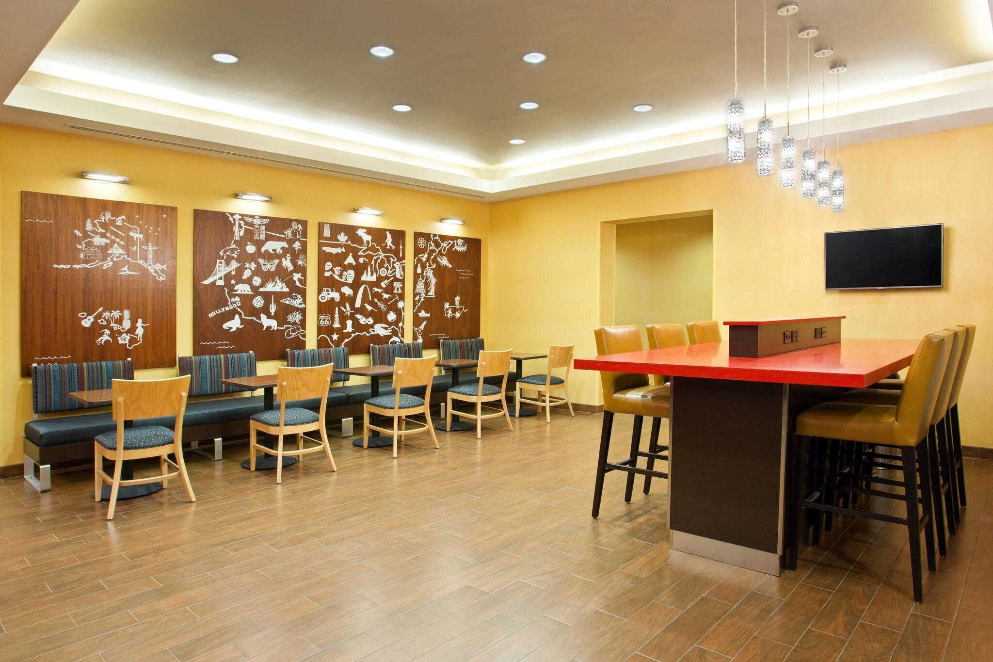 Vista Exterior TownePlace Suites by Marriott Carlsbad