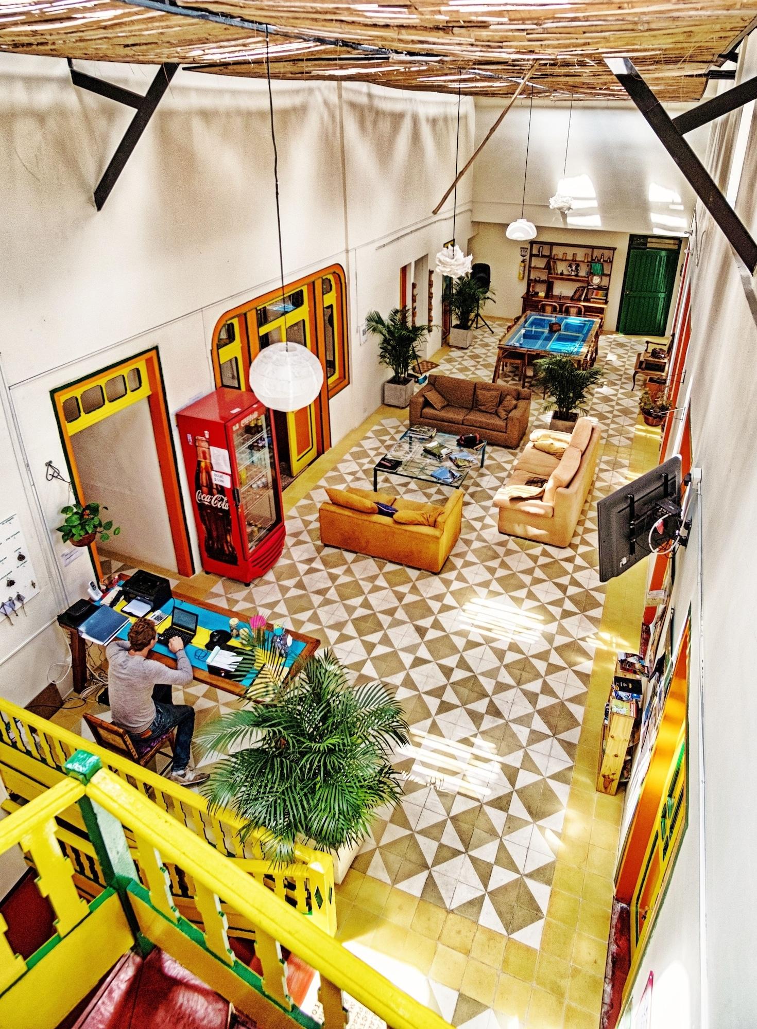 Varios Golden Frog Mountain Hostel