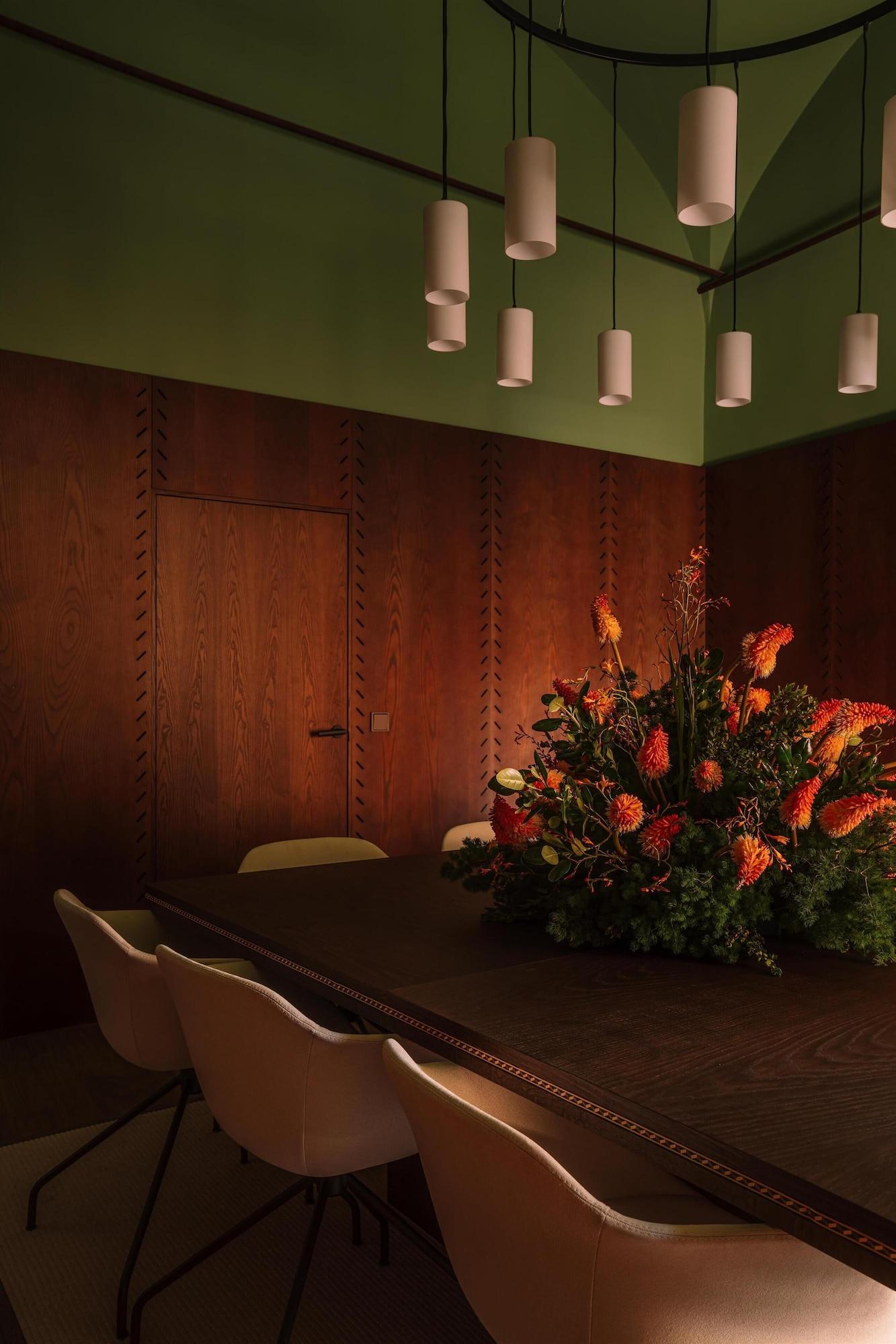 Sala de Reuniones Palacio De Godoy Caceres, Curio Collection By Hilton