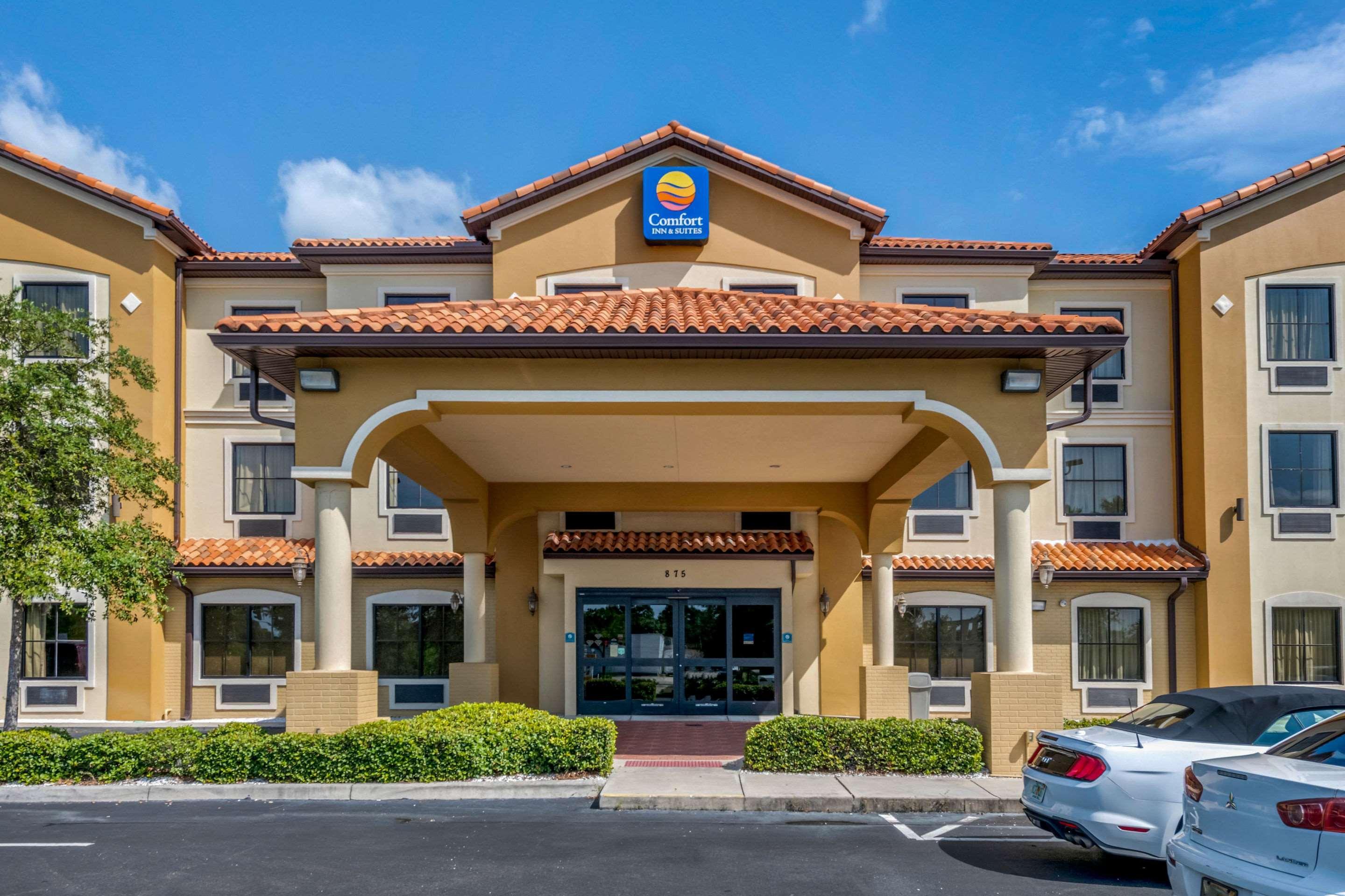 Vista Exterior Comfort Inn & Suites Northeast - Gateway