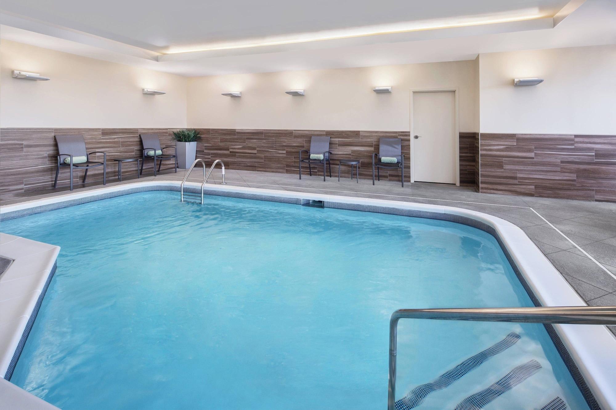 Vista Piscina Fairfield Inn & Suites by Marriott Poplar Bluff