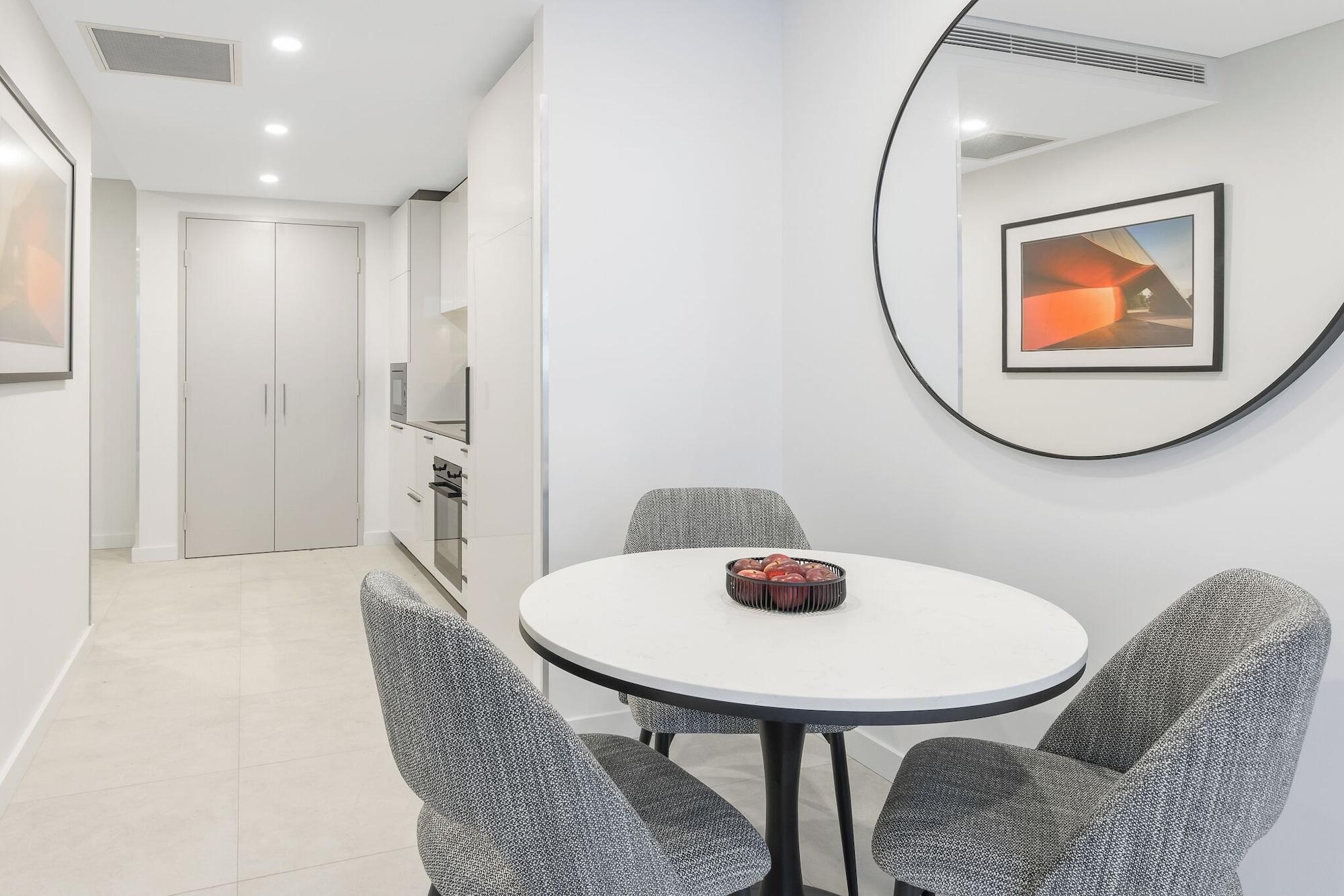 Restaurant Meriton Suites Canberra