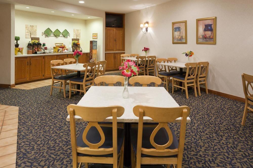 Restaurant Crossings by GrandStay Inn and Suites