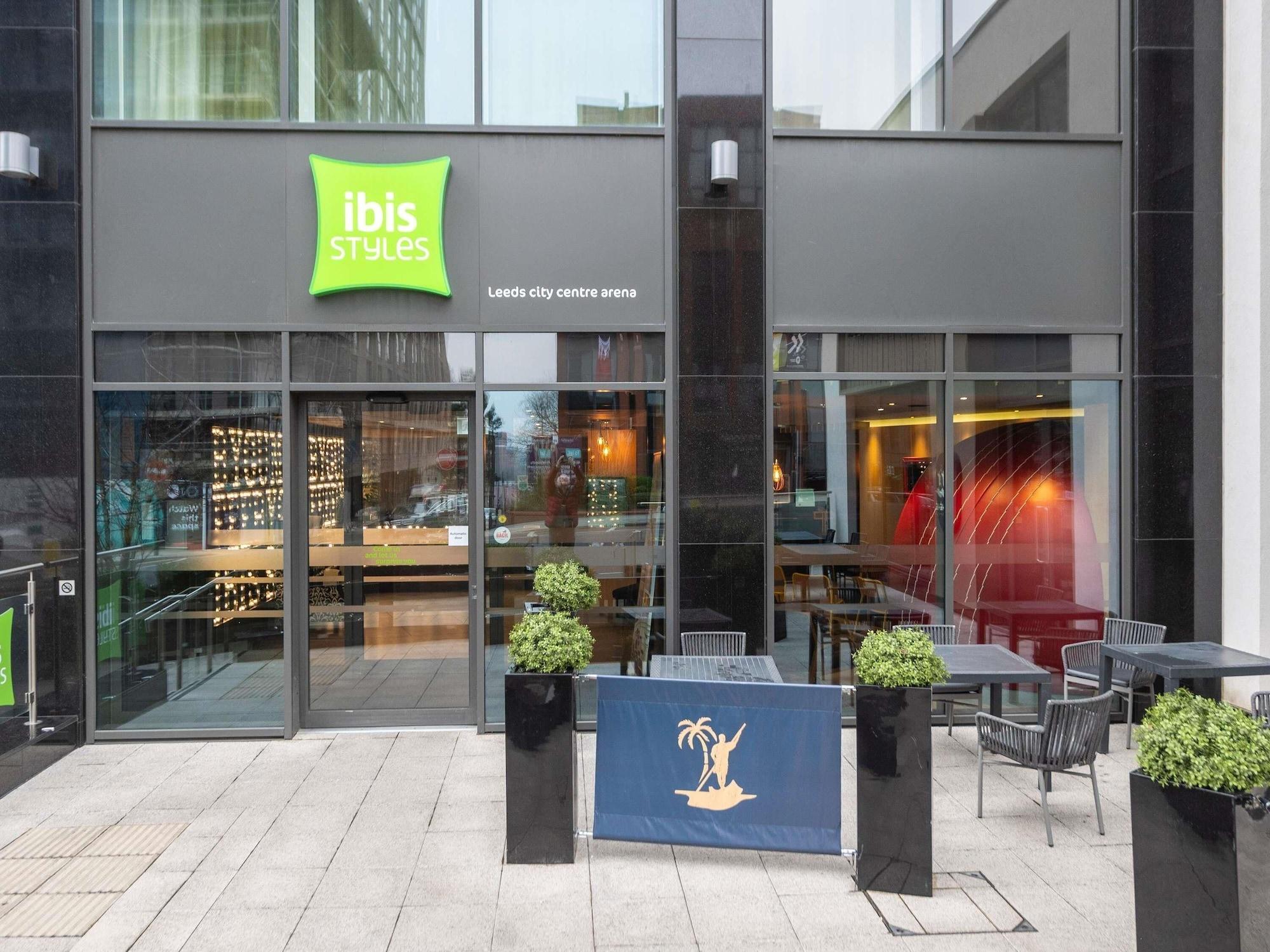 Vista Exterior ibis Styles Leeds Centre Arena