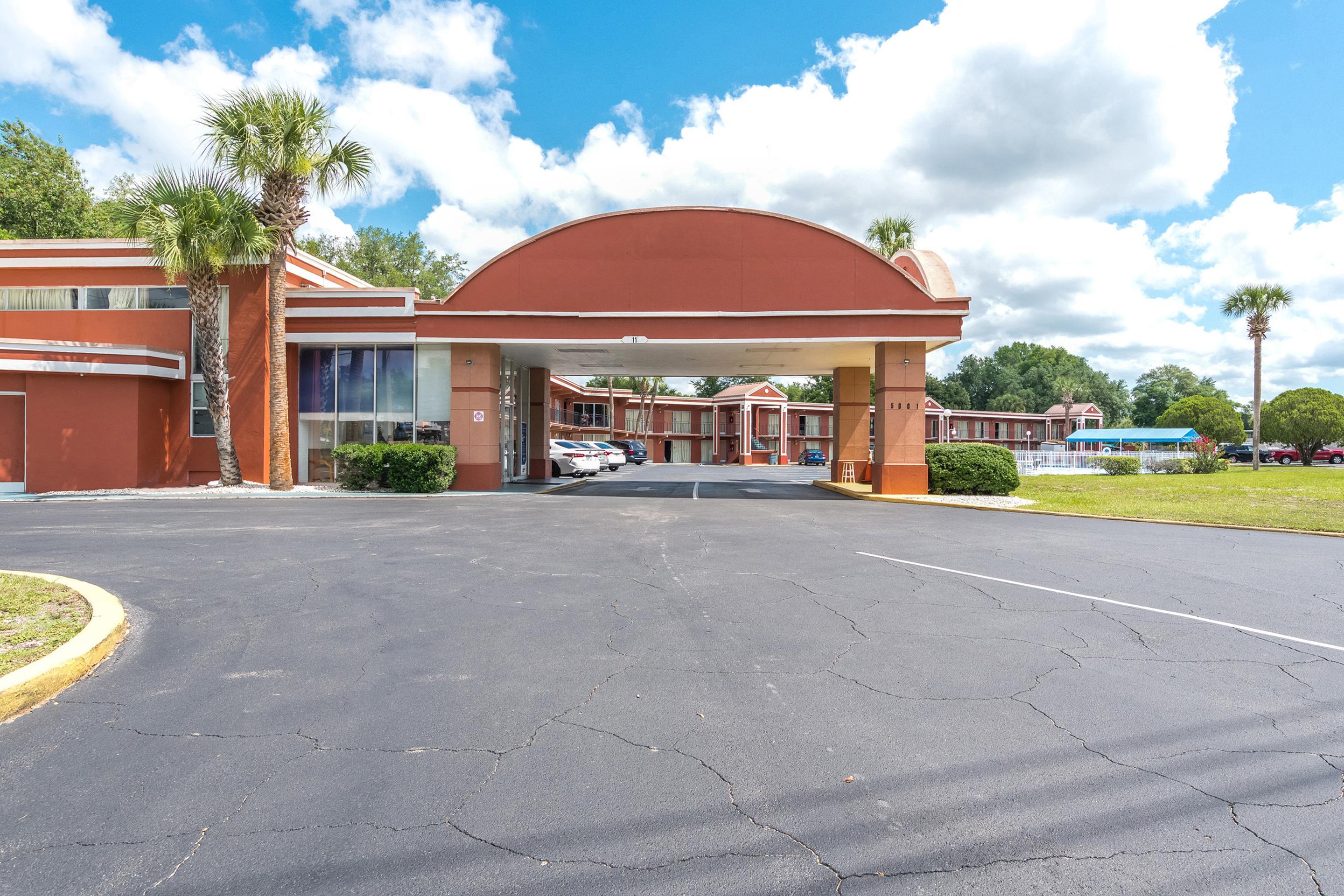 Vista Exterior OYO Hotel Mustang Silverspring FL