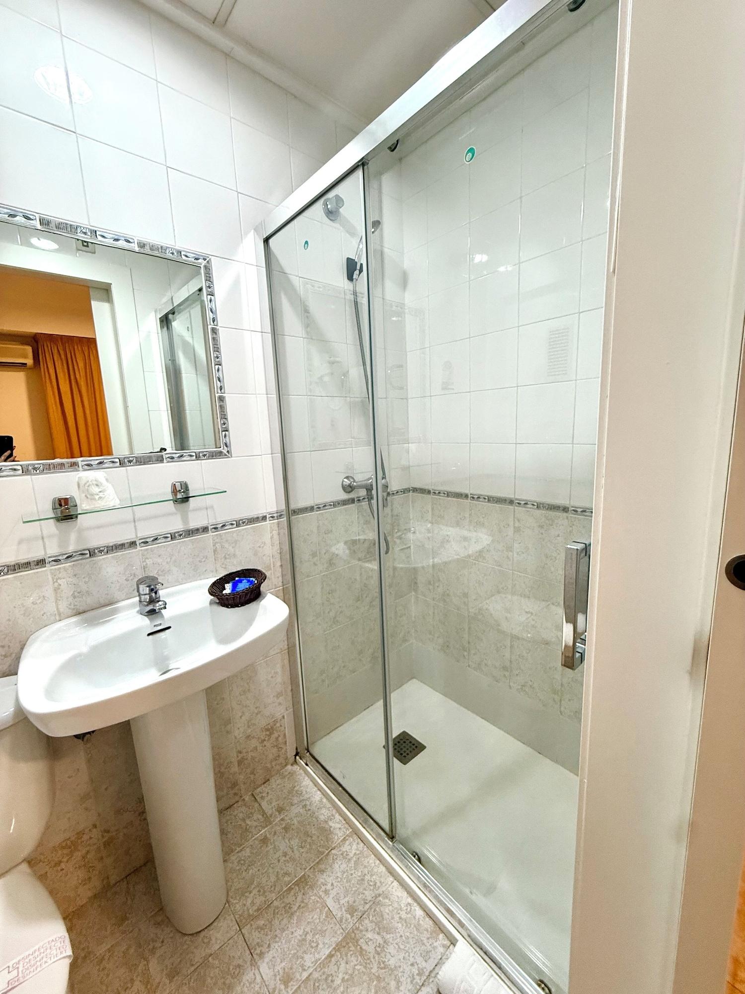 Equipamiento de Habitación HS Altet Suites - Alicante Airport