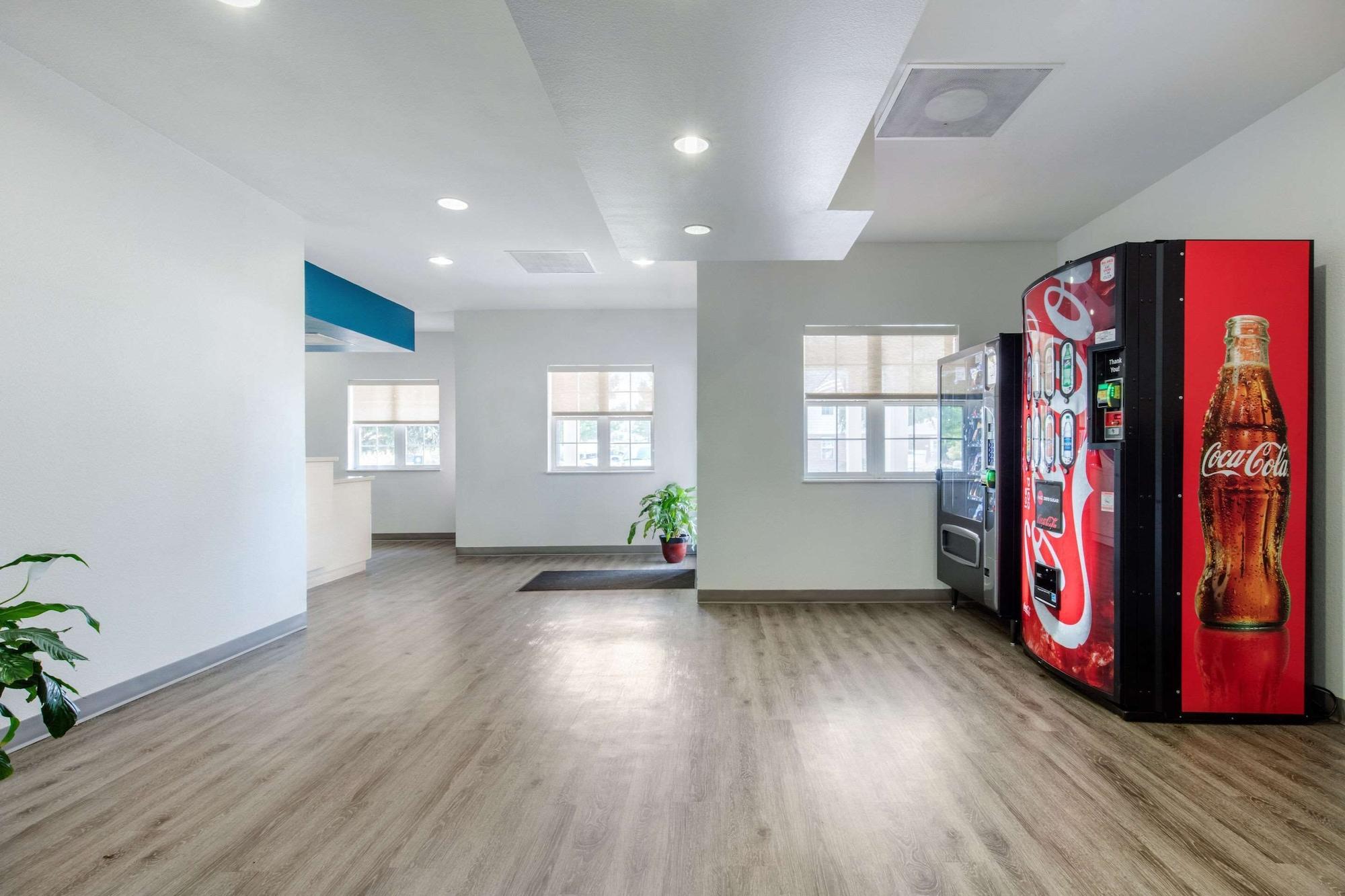 Vista Lobby Suburban Studios Birmingham Homewood I-65