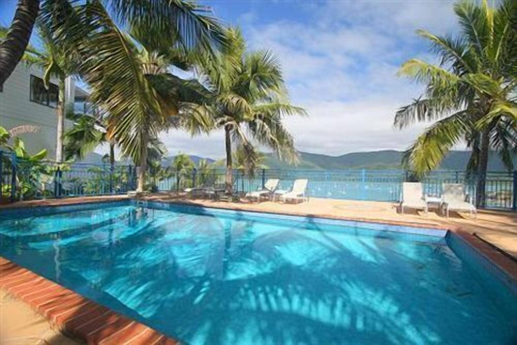 Varios Coral Point Lodge