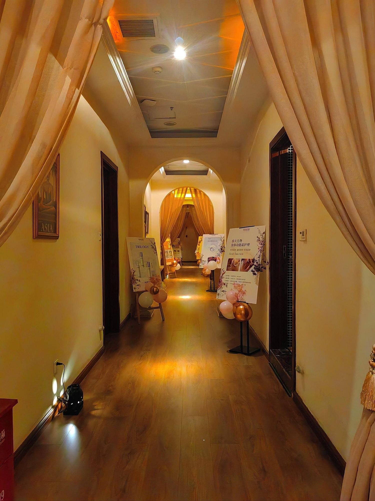 Spa Jinglai Hotel (Shanghai Bund East Nanjing Road Pedestrian Street)