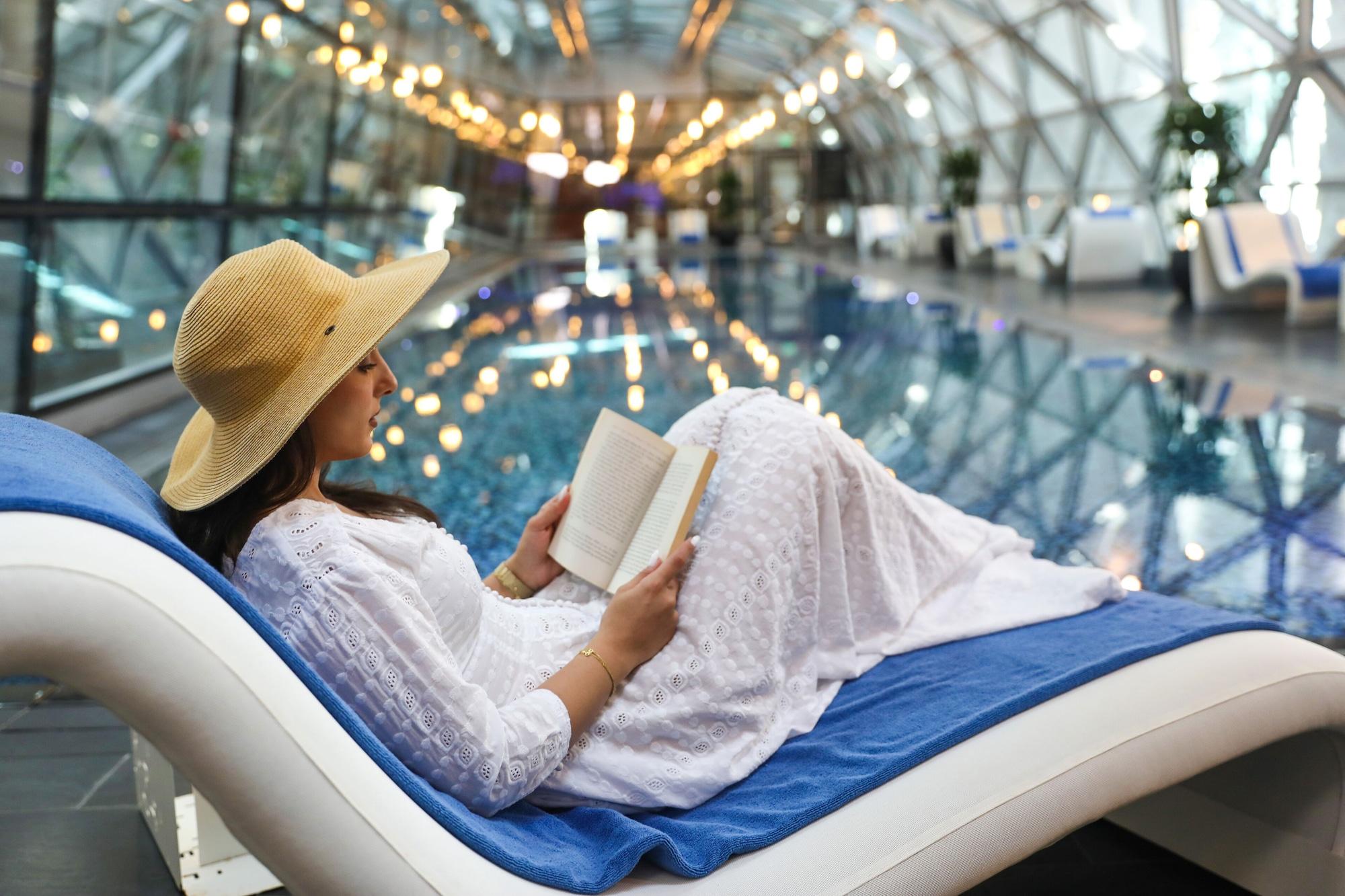 Vista Piscina Oryx Airport Hotel