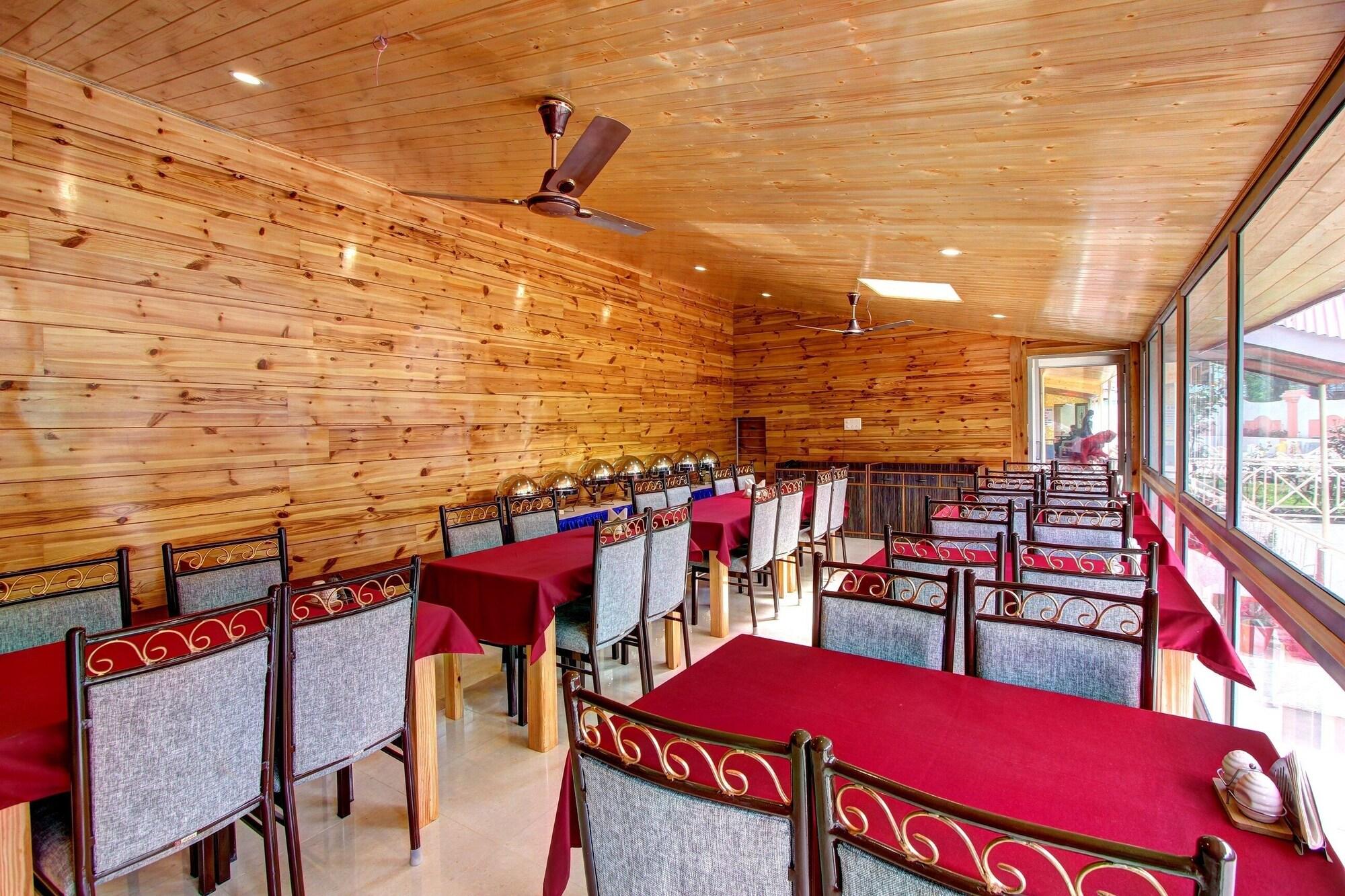 Salón de Baile Hotel Monarch Residency Manali