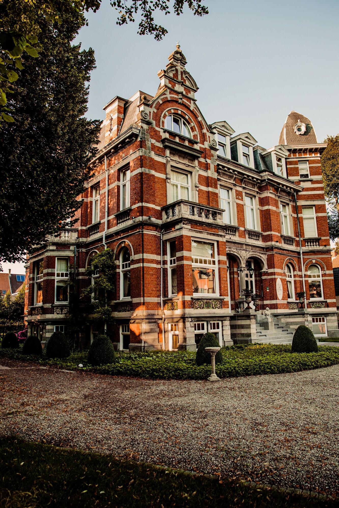 Varios 't Kasteel en 't Koetshuys