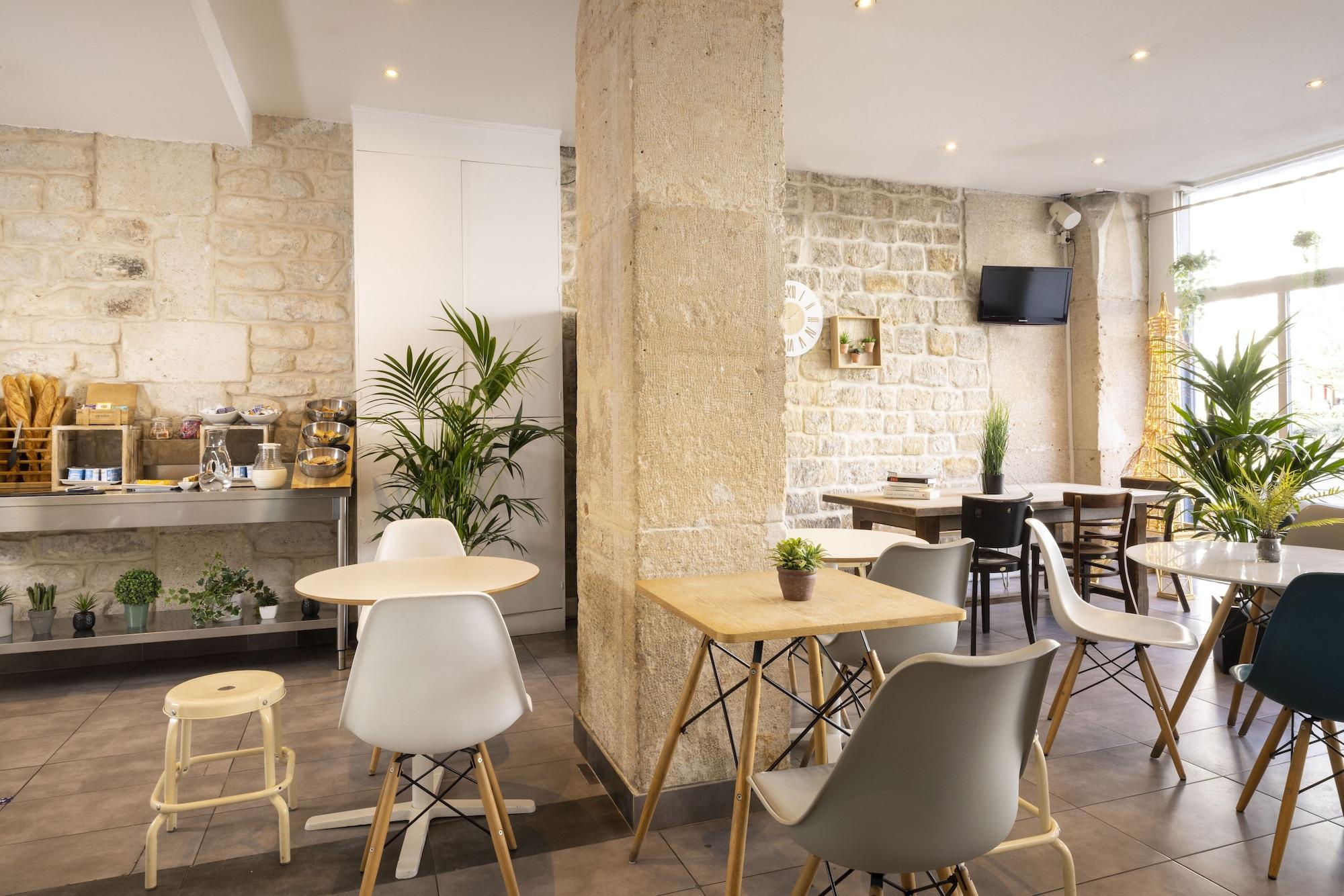 Restaurant Le Régent Montmartre by Hiphophostels
