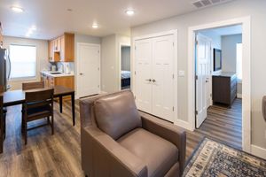 Pacote - Excellent location for skiing!  Brand new, comfy 2BR apartment