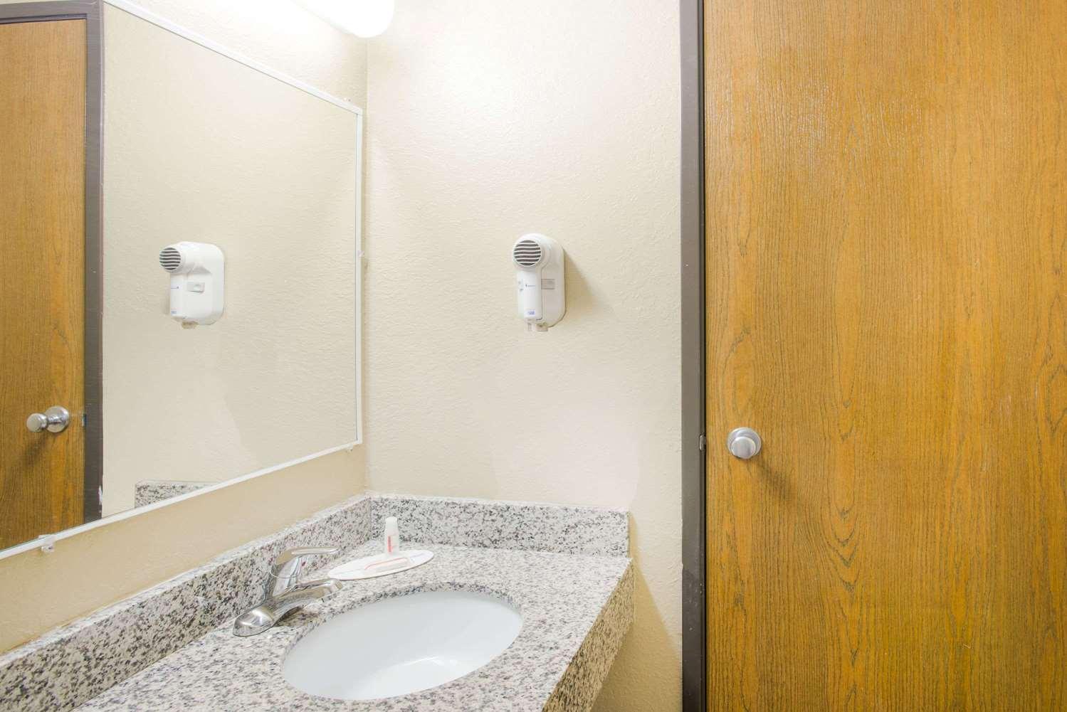 Equipamiento de Habitación Super 8 by Wyndham Massena NY