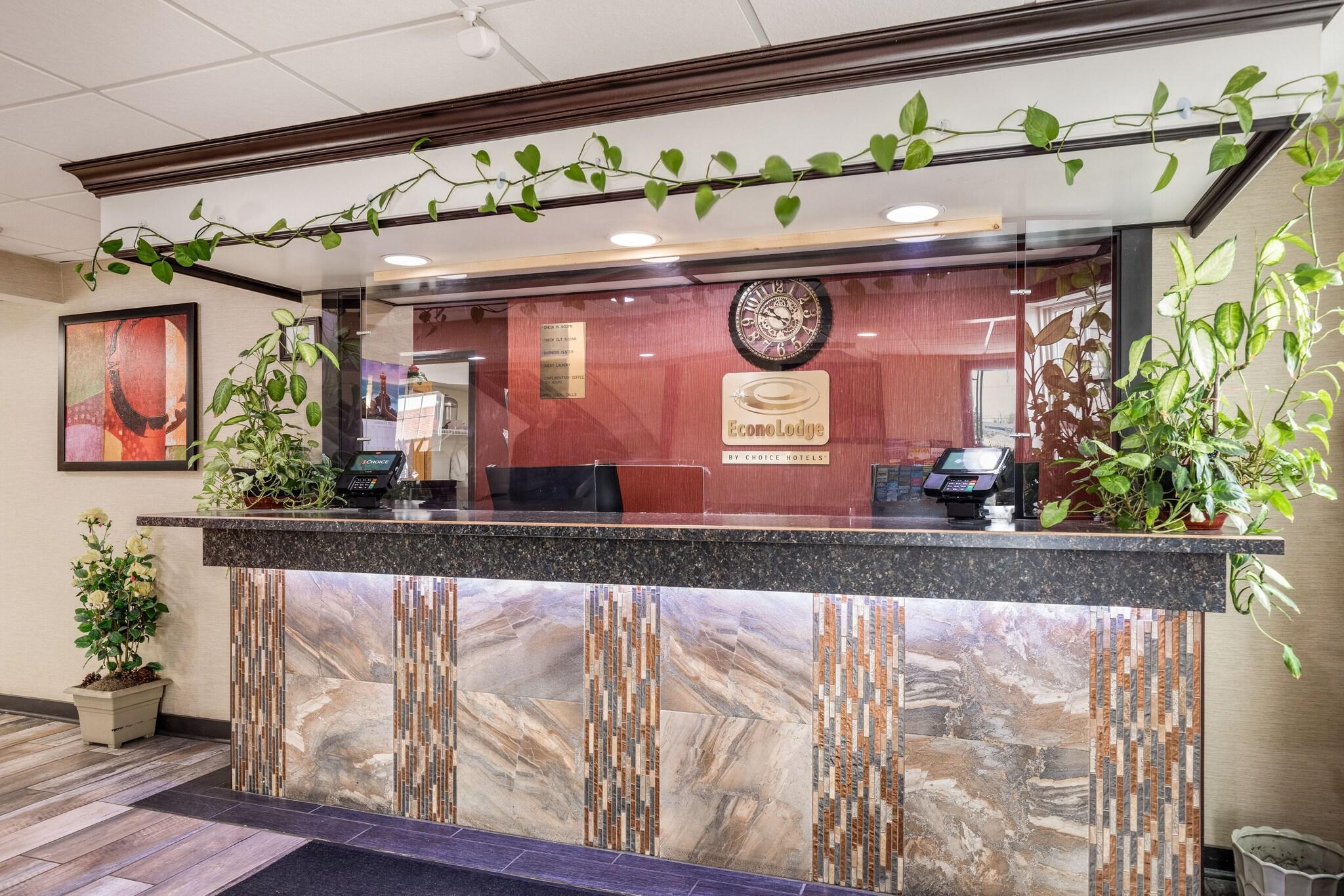 Vista Lobby Econo Lodge Milwaukee Airport