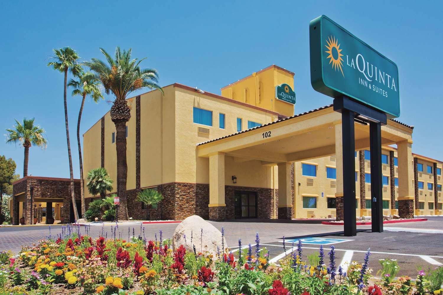 Vista Exterior La Quinta Inn & Suites Tucson - Reid Park