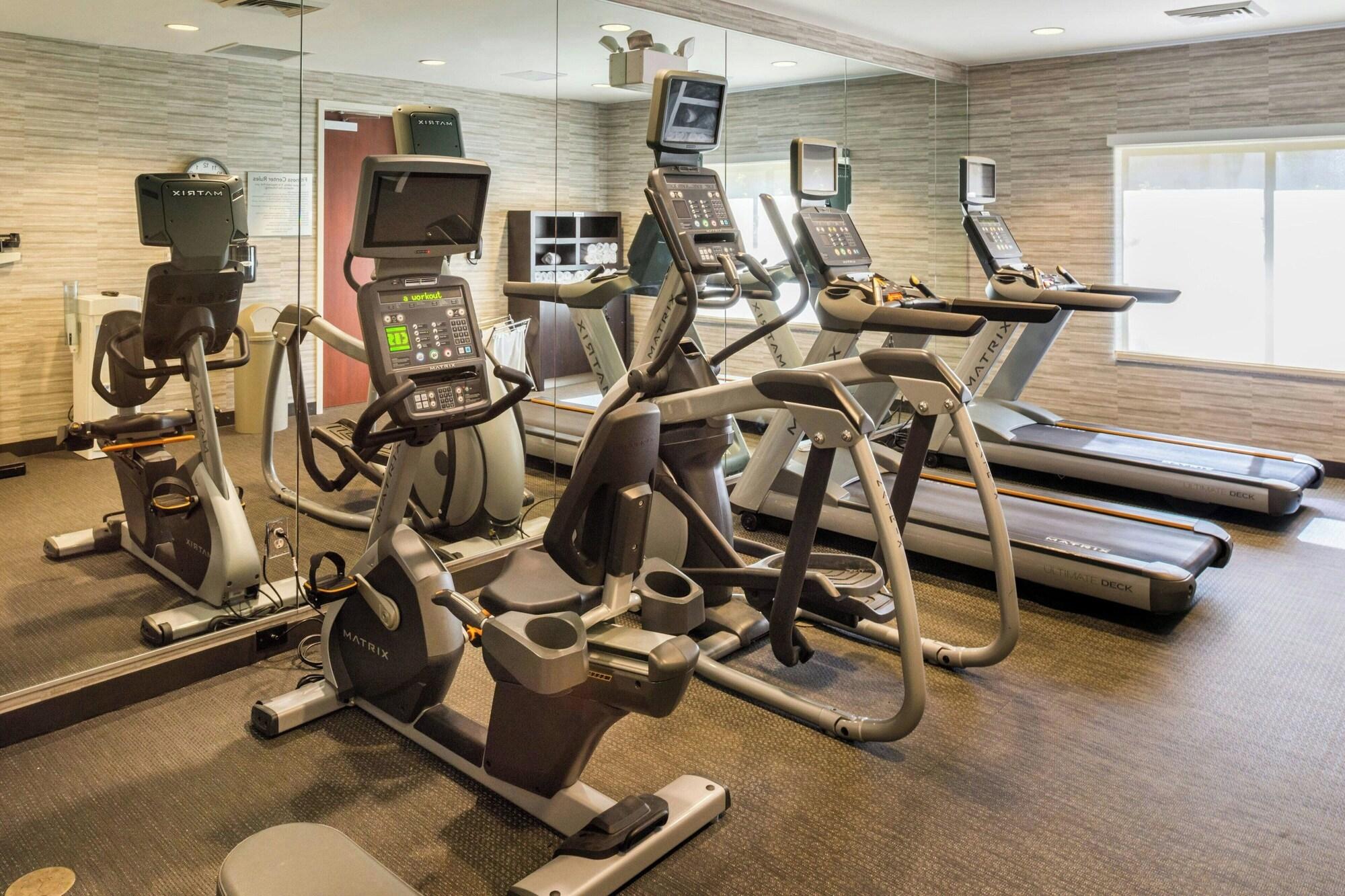 Gimnasio Courtyard Thousand Oaks Ventura County