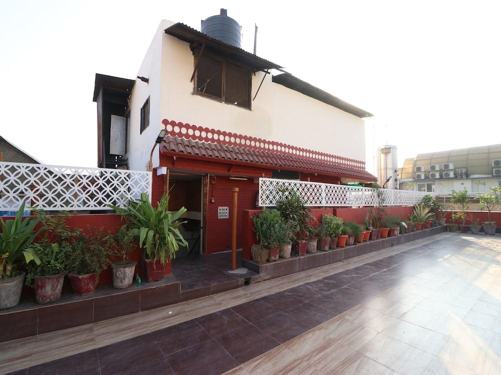 Vista Exterior OYO 10556 Hotel India International