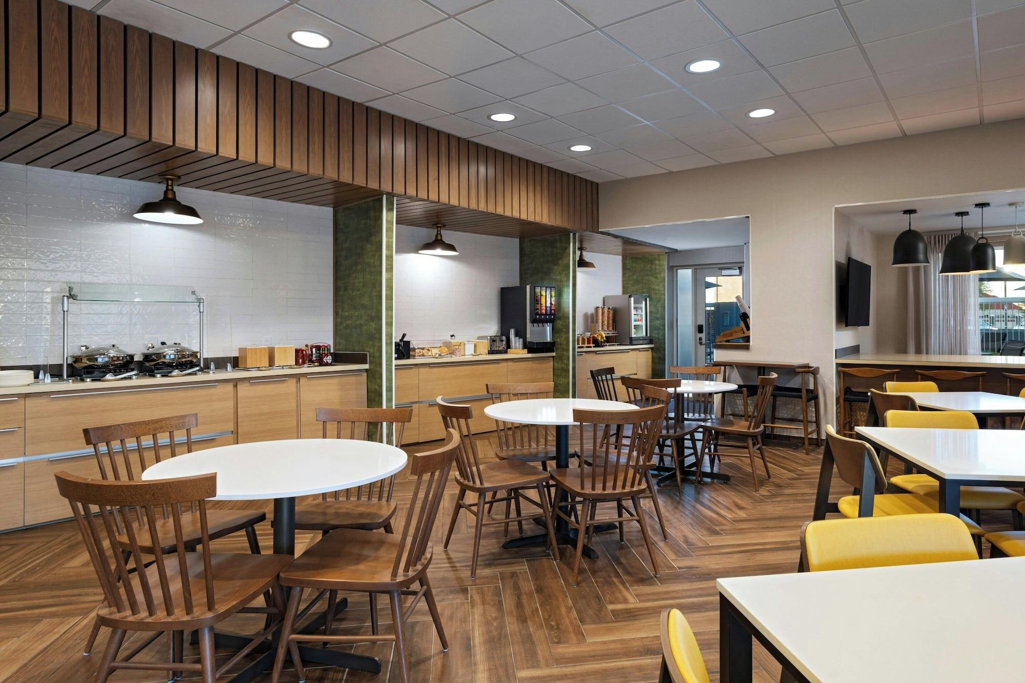 Restaurant Fairfield by Marriott Inn & Suites Phoenix West Chandler