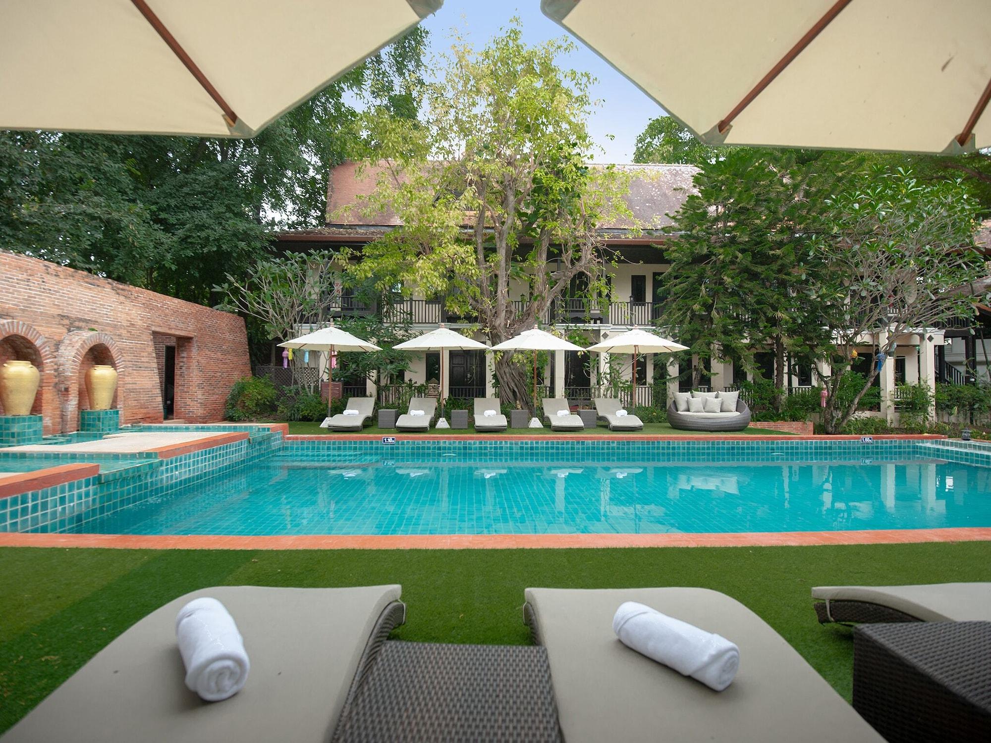 Varios B2 Suthep Night Market Premier Resort