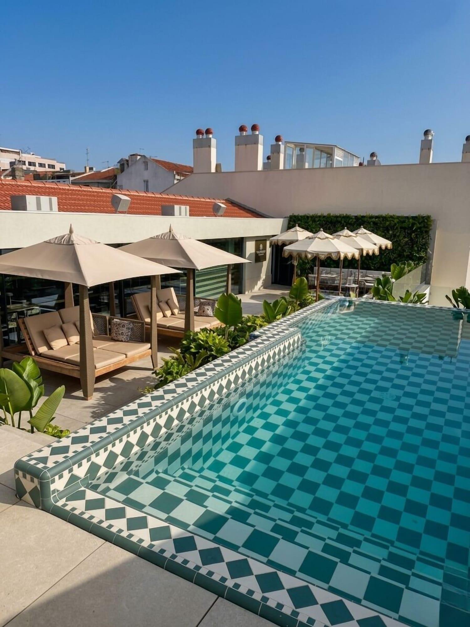 Vista Piscina TURIM Lisboa Hotel